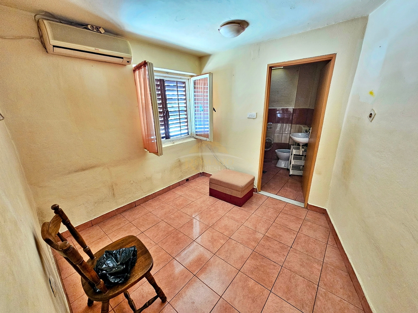 221-house_trogir_old_il001