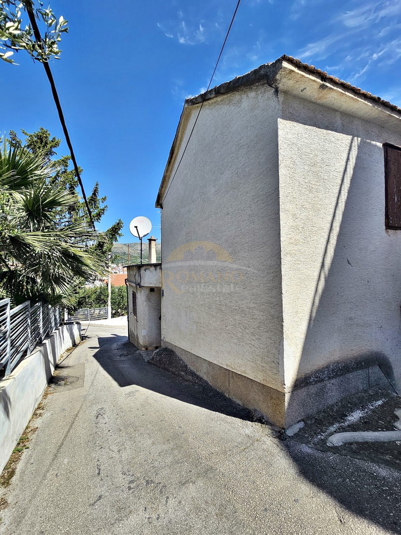 221-house_trogir_old_il009