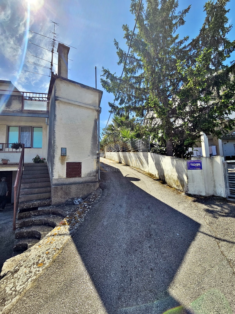 221-house_trogir_old_il010