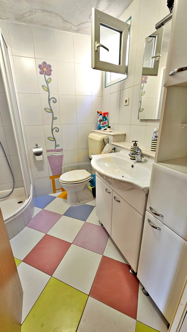 house-for-sale-okrug-donji-tom009__jxfkOP6E-1200×2131-portrait