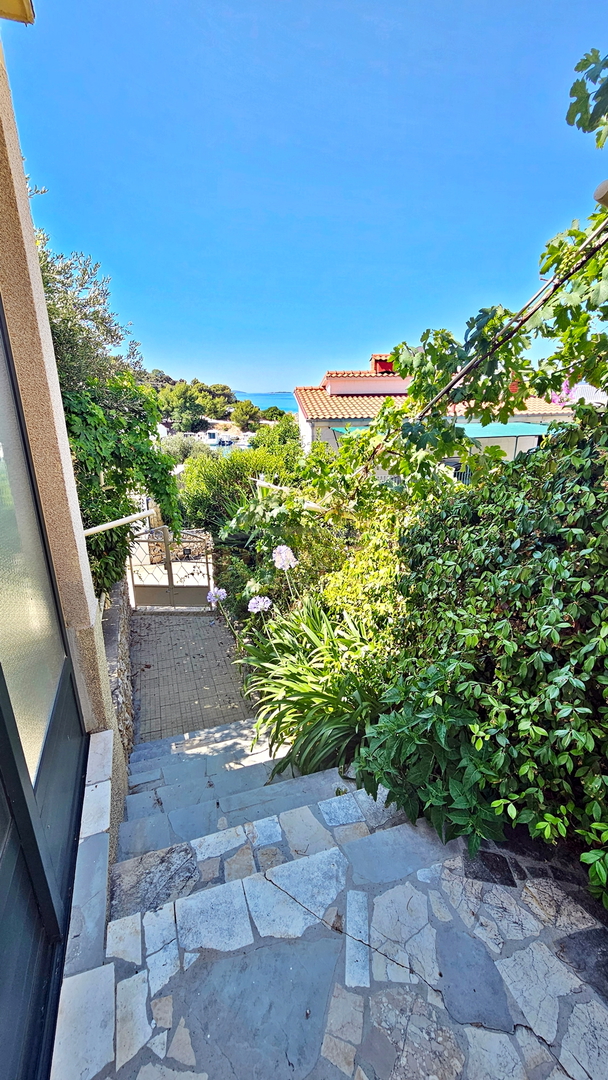 house-for-sale-okrug-donji-tom023__dyYbcBd5-1200×2131-portrait