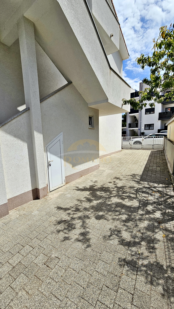 house-seget-vranjic-for-sale-jp001__RBYvDYb3-1200×2131-portrait