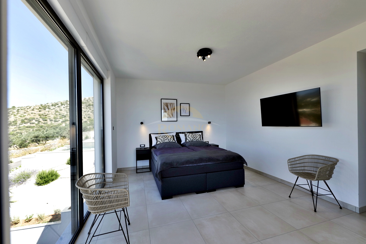 villa-for-sale-seget-gornji-mat013__PHfuRi54-1200×800