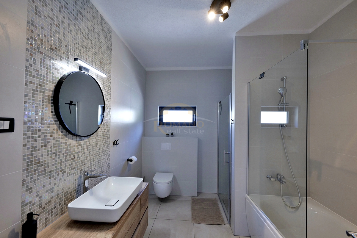villa-for-sale-seget-gornji-mat018__H6CHWBQ8-1200×800