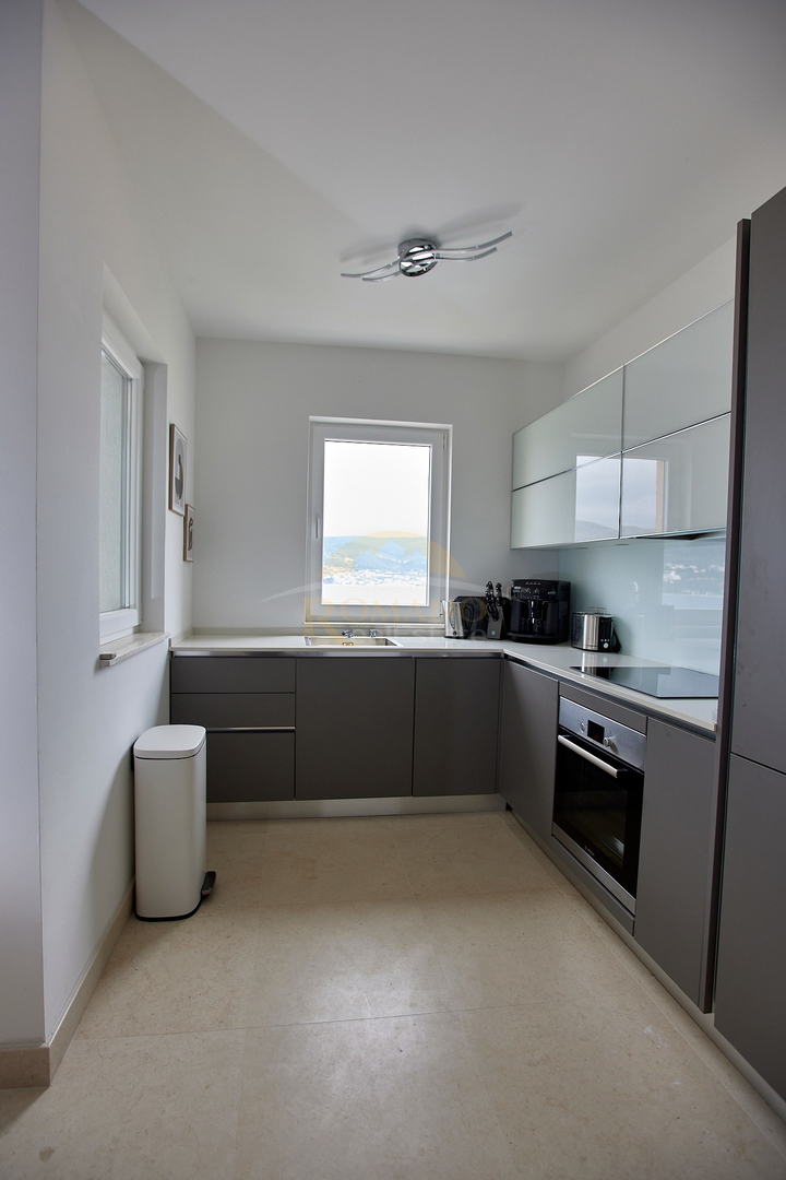 d53a4316__1zUZm5Vo-1333×2000-portrait